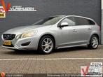 Volvo V60 2.0 D3 Kinetic | NAVI | CRUISE | CLIMA | TREKHAAK, Auto's, Volvo, Automaat, Zwart, Zilver of Grijs, Te koop