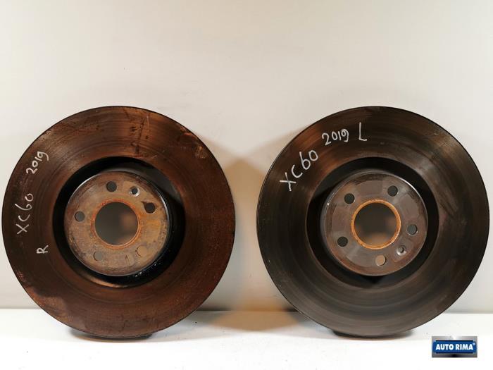 Remschijf voor van een Volvo XC60, Gebruikt, -, -, Ophalen of Verzenden