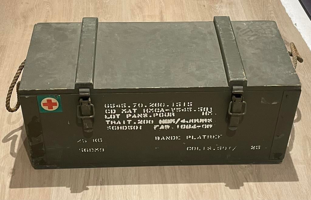 Coffre militaire en bois, TV, Hi-fi & Vidéo, Batteries, Enlèvement ou Envoi, Comme neuf