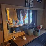 Grote spiegel met houten frame – decoratief