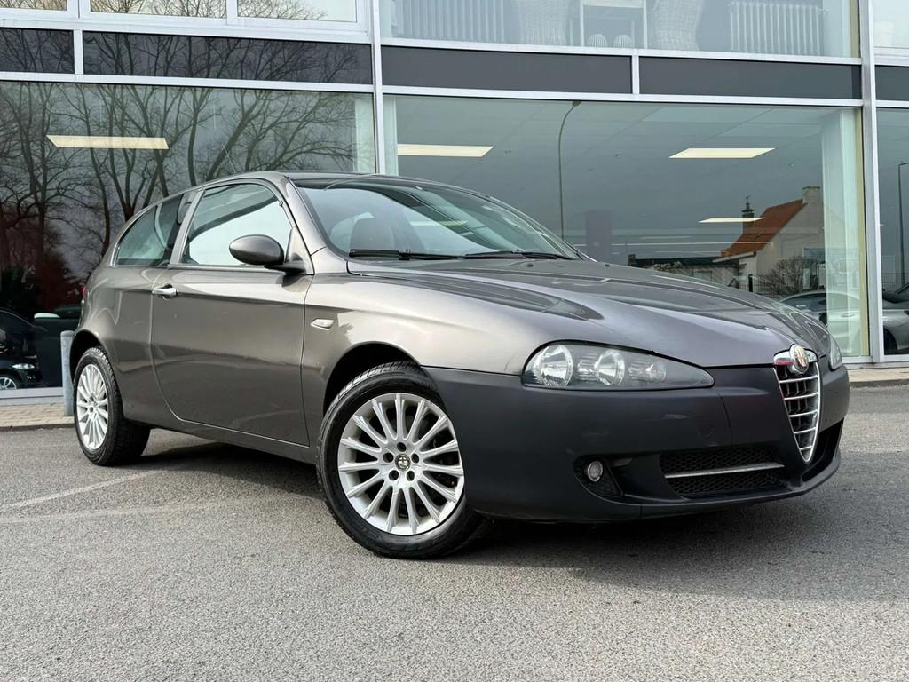 Alfa Romeo 147 1.9 JTD Black Line / AIRCO / LEDER / CRUISCON, Autos, Cuir, Argent ou Gris, Achat, Entreprise