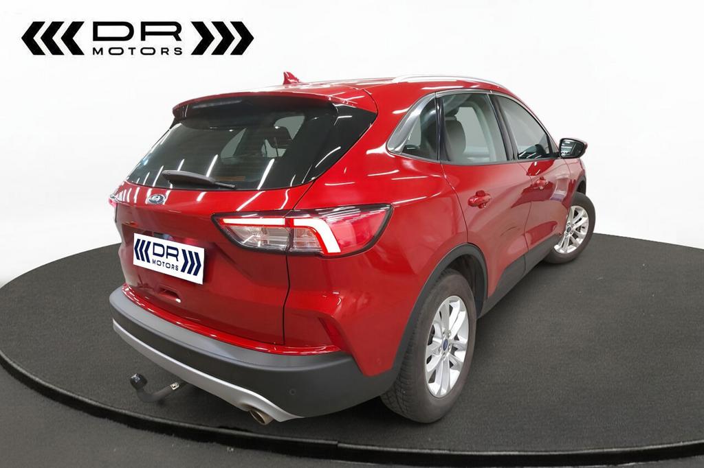 Ford Kuga FHEV - TITANIUM - TREKHAAK, 4 cilinders, 0 kg, Bedrijf, 5 zetels