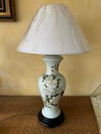 Pied de lampe porcelaine, Décoration peinte en relief et signée, Moins de 50 cm, Enlèvement, Utilisé