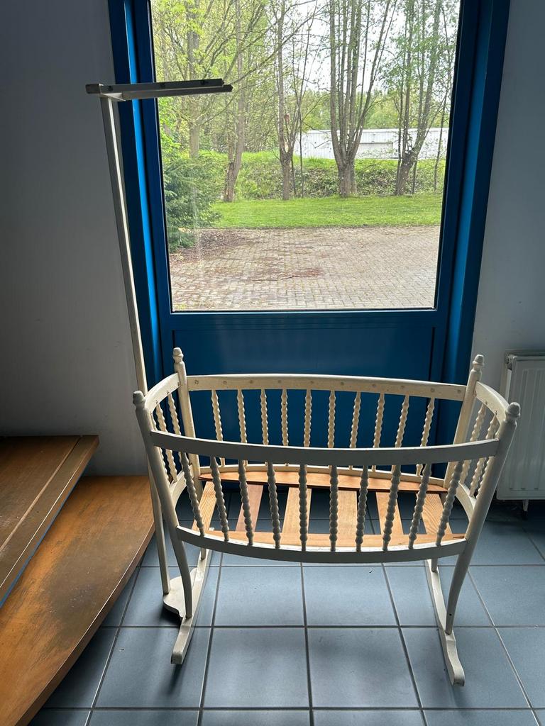 Vintage houten schommelwieg / babywieg met standaard, Enlèvement, Utilisé