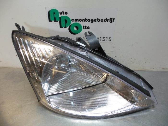Phare droit d'un Ford Focus (Focus 98-), Autos : Pièces & Accessoires, Éclairage, Ford, Utilisé, 3 mois de garantie, Enlèvement ou Envoi