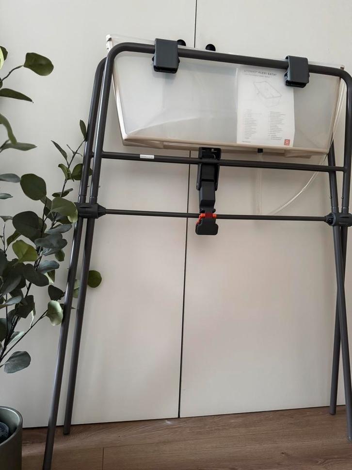 Stokke Flexi Bath + standaard – zo goed als nieuw, Enfants & Bébés, Bains & Soins, Neuf, Baignoire, Standard, Enlèvement