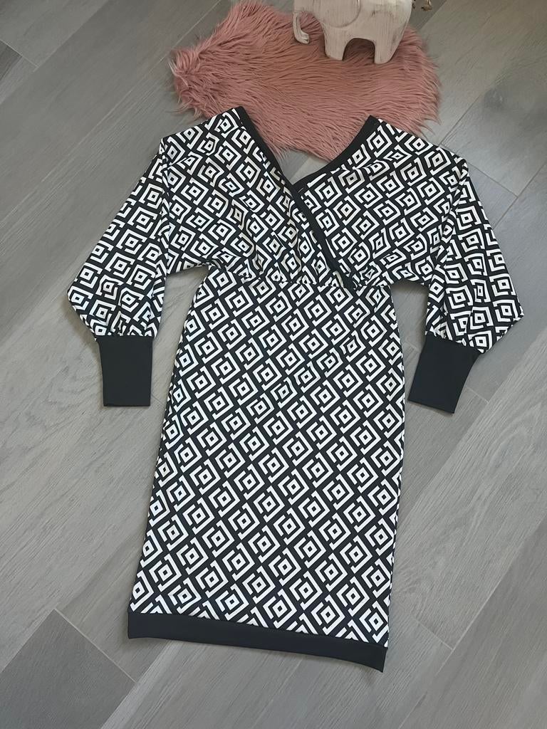 Robe noire et blanche, Vêtements | Femmes, Robes, Enlèvement ou Envoi, Neuf, Taille 42/44 (L), Blanc