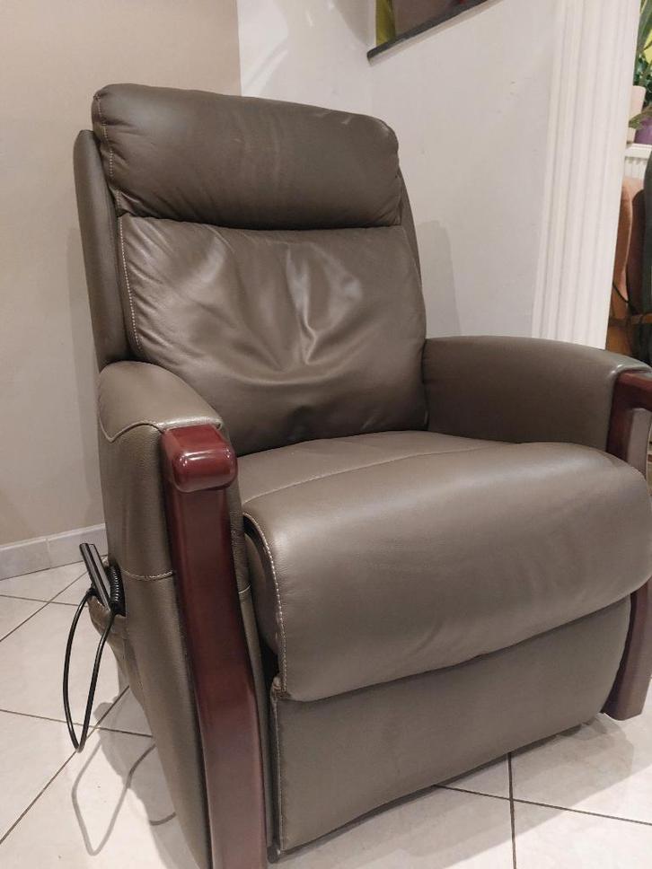 Fauteuil relax inclinable électrique avec relaveur, Maison & Meubles, Fauteuils, Utilisé, Cuir, 75 à 100 cm, 75 à 100 cm, Enlèvement