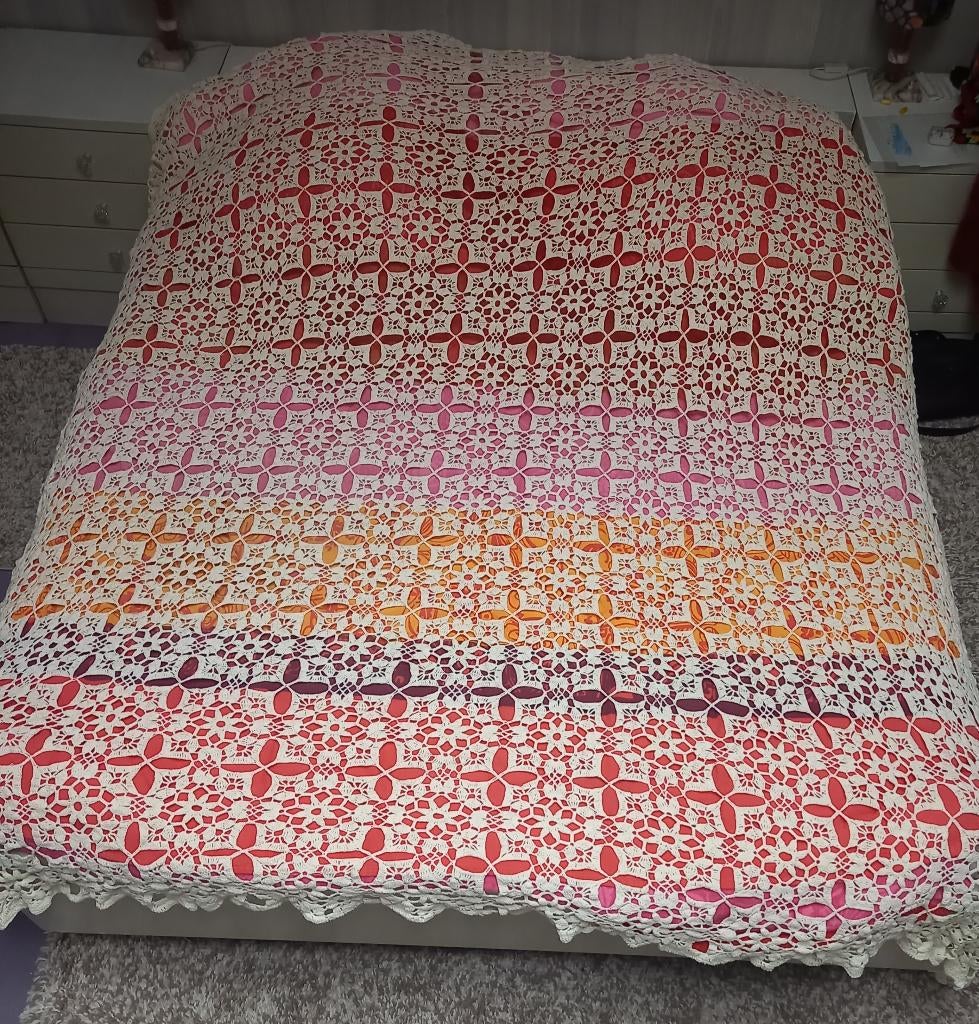 Retro gehaakte bedsprei- ecru- 2,50 x 2,30 m., Maison & Meubles, Chambre à coucher | Linge de lit, Rouge, Enlèvement ou Envoi