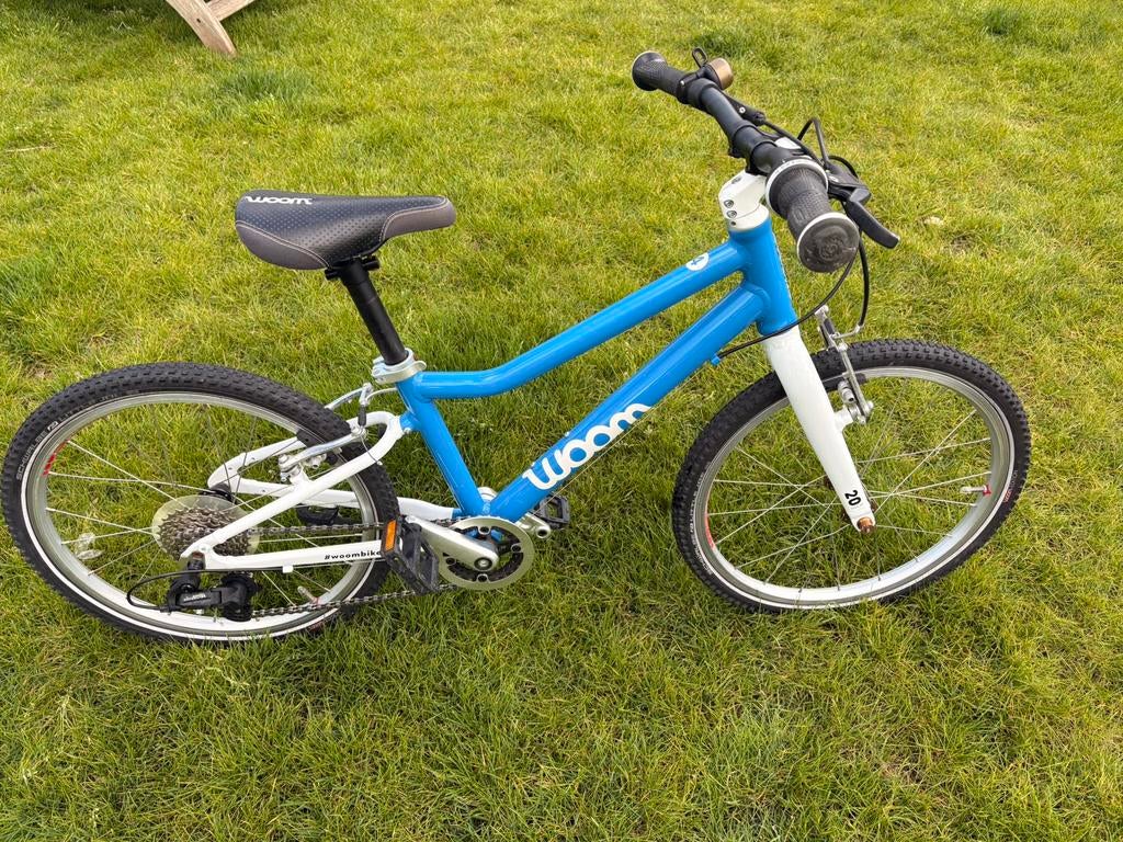 Woom 4 original blauw met nieuwe ketting, Vélos & Vélomoteurs, Vélos | Vélos pour enfant, Enlèvement, Utilisé, 20 pouces ou plus
