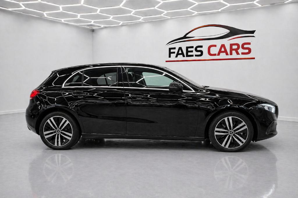 Mercedes A250E Business solution PHEV, Auto's, Euro 6, 4 cilinders, Zwart, Leder