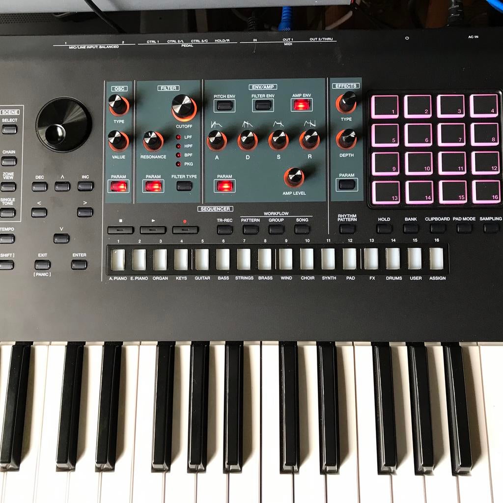 FANTOM 6 EX + ÉNORME BIBLIOTHÈQUE CHARGÉE ÉTAT NEUF, Musique & Instruments, Synthétiseurs, Enlèvement, Comme neuf, Roland