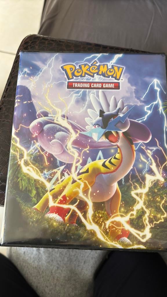 Un carnet de Pokémon avec quatre grandes place, Ophalen of Verzenden, Zo goed als nieuw, Losse kaart, Foil