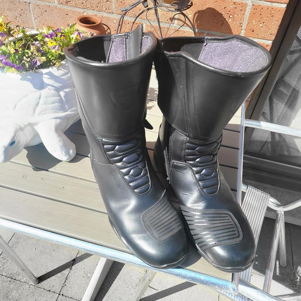 Botte motard  p 44 excellente état . 60€. retiré sur Alleur., Motos, Enlèvement, Seconde main, Bottes