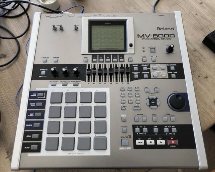 Roland MV-8000 Production Studio Sampler, Muziek en Instrumenten, Samplers, Gebruikt, Ophalen of Verzenden