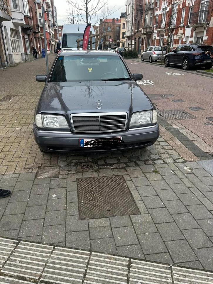 Mercedes 180 essence, Auto's, Mercedes-Benz, Benzine, Berline, 5 deurs, Handgeschakeld, Onderhoudsboekje