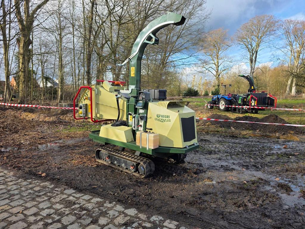 Negri C13 hakselaar op rupsen. Demomachine 60hu, Ophalen, Zo goed als nieuw, Benzine