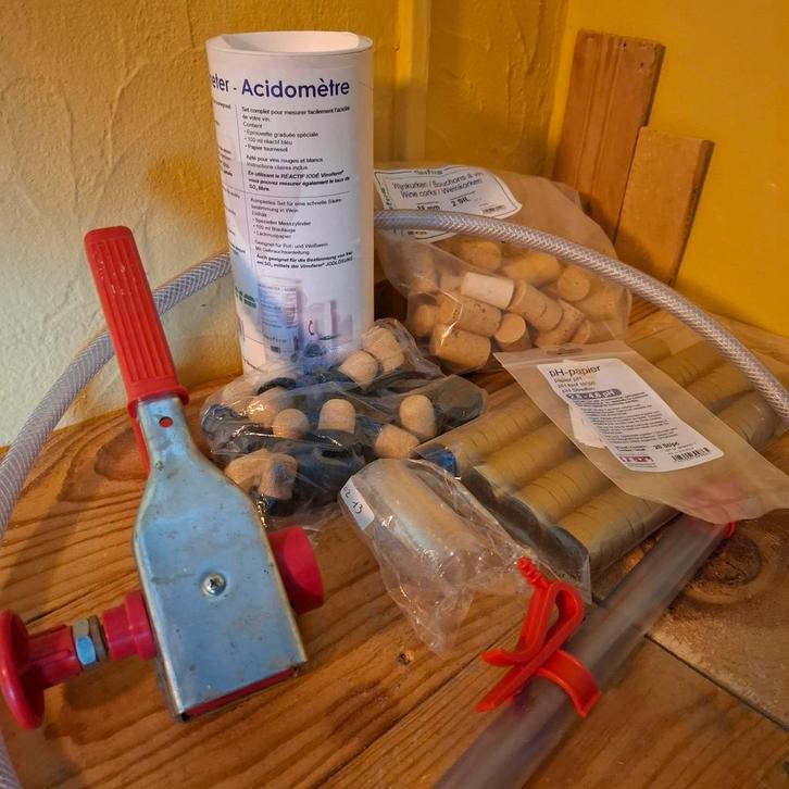 Brassage, vinification, matériel divers, bouchon, acidomètre, Hobby en Vrije tijd, Overige Hobby en Vrije tijd, Ophalen