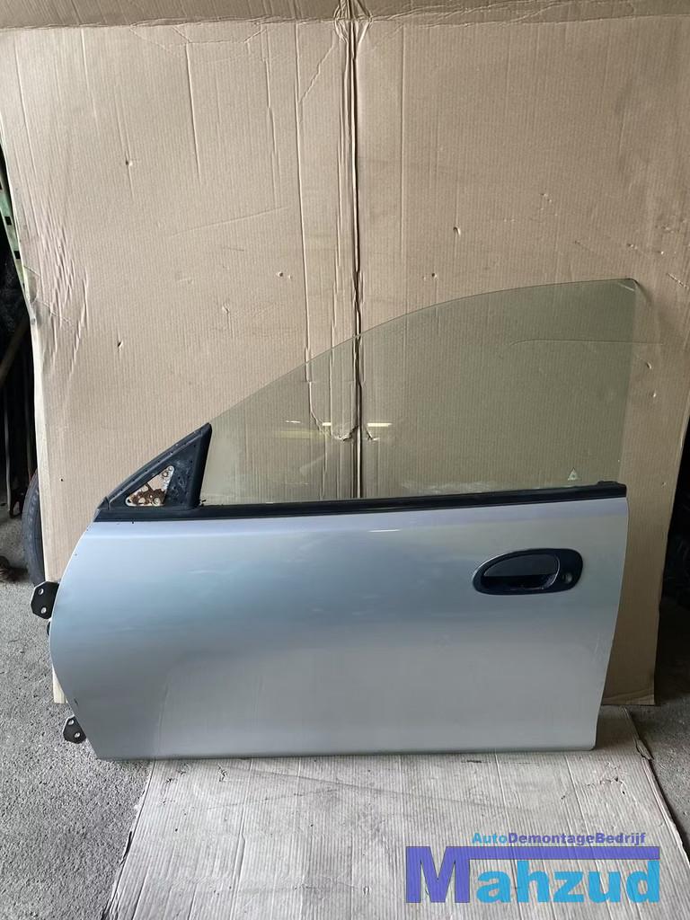 MAZDA 323 F 5 3L ZILVER GRIJS Links voor deur portier, Shinchi, Fuchu-Cho 3-1
730-8670  Hiroshima, Mazda Motor Corporation, Mazda