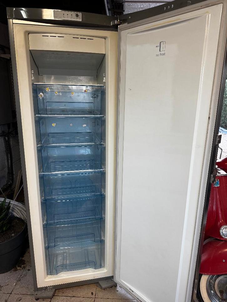 CONGELATEUR, Electroménager, Congélateurs, Utilisé, À Poser, Congélateur, Congélateur, 160 cm ou plus, 60 à 90 cm, Classe énergétique A ou plus économe