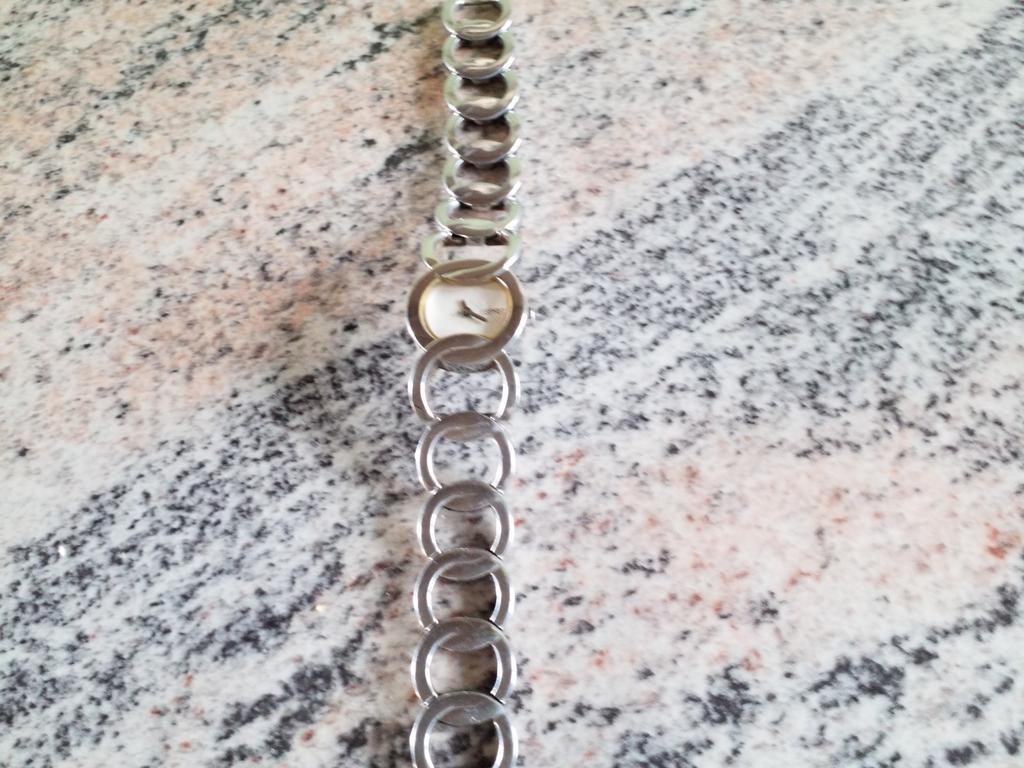 Montre dame, Bijoux, Sacs & Beauté, Montres | Femmes, Enlèvement ou Envoi, Comme neuf, Esprit