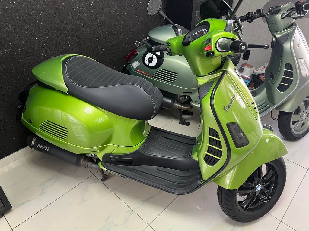 Vespa 300 gts, Vélos & Vélomoteurs, Vélomoteurs & Scooters bridés, Comme neuf, Vespa, Enlèvement
