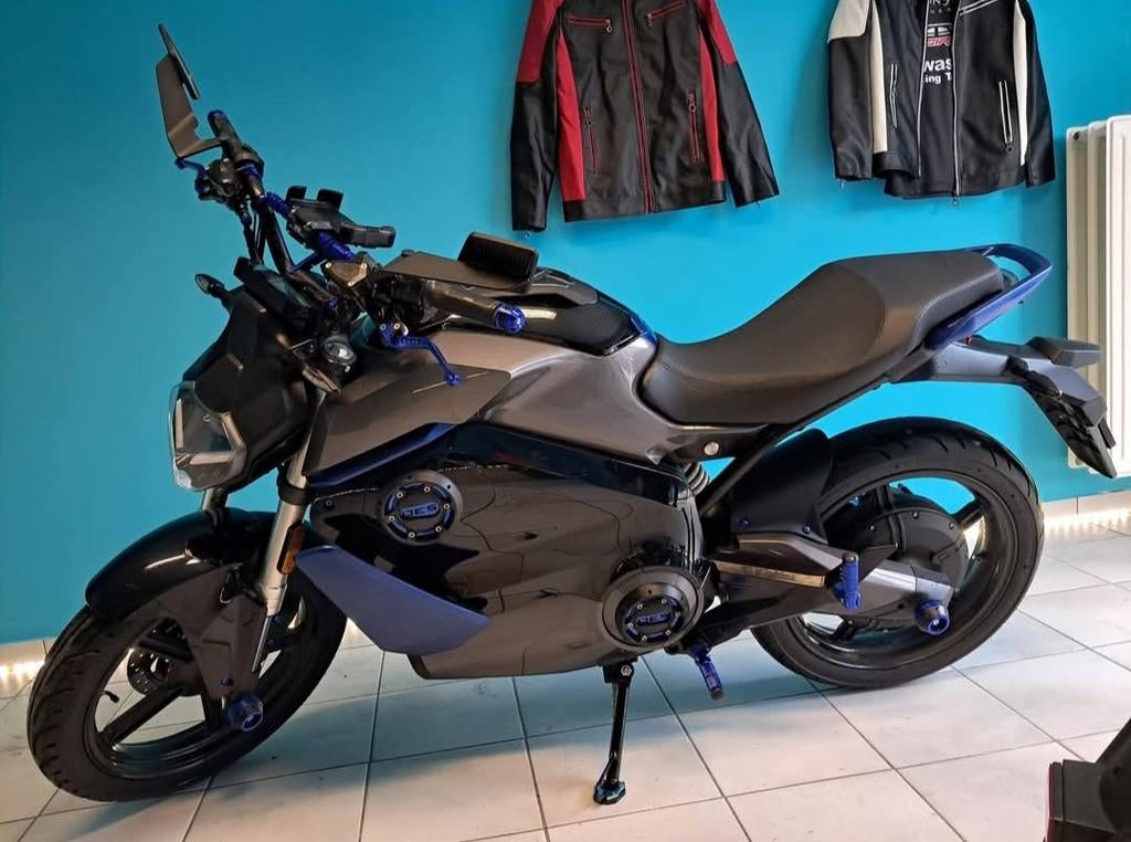 Super Soco Streethunter met 2 batterij, Vélos & Vélomoteurs, Comme neuf, Enlèvement, Électrique