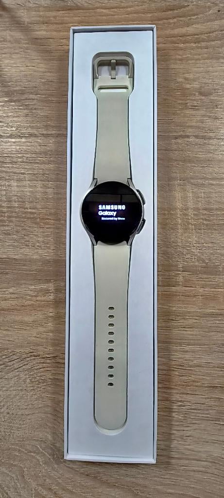 Samsung Galaxy Watch6 + collection of straps, Étanche, Samsung Galaxy Watch6, Niveau de stress, Comme neuf