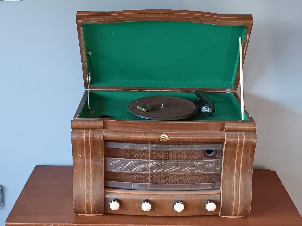 Oude radio/plantenspeler Lufona, Ophalen of Verzenden, Niet werkend, Radio