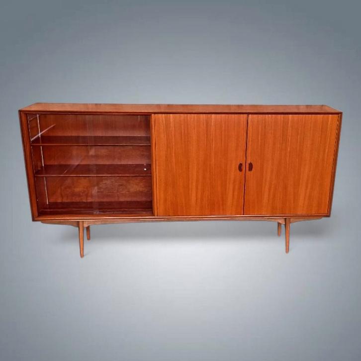 Dressoir Vintage dressoir Dressoir Oswald Vermaercke V-form, Antiek en Kunst, Antiek | Meubels | Tafels, Ophalen