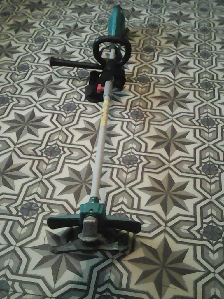 Debroussailleuse electrique Bosh AFF23-37, Jardin & Terrasse, Débroussailleuses, Électrique, Comme neuf, Enlèvement, 10 à 30 cm