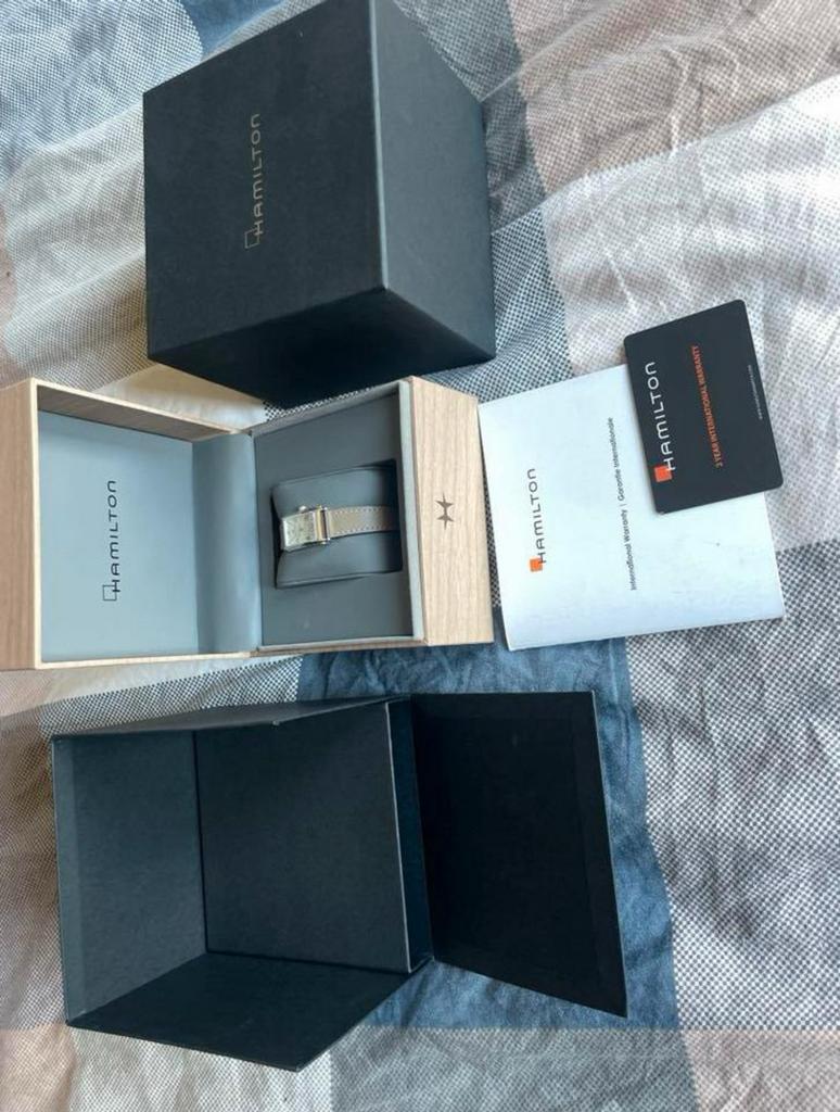 Montre femme Hamilton neuve avec boîte, Bijoux, Sacs & Beauté, Enlèvement, Neuf, Montre-bracelet