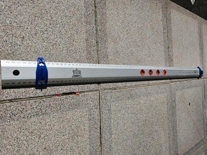 Aluminium meetlat met waterpas, Doe-het-zelf en Bouw, Meetapparatuur, Zo goed als nieuw, Licht, Ophalen