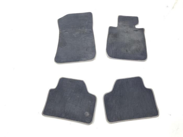 Kit tapis d'un BMW X1, Autos : Pièces & Accessoires, Habitacle & Garnissage, BMW, Utilisé, 3 mois de garantie, Enlèvement ou Envoi