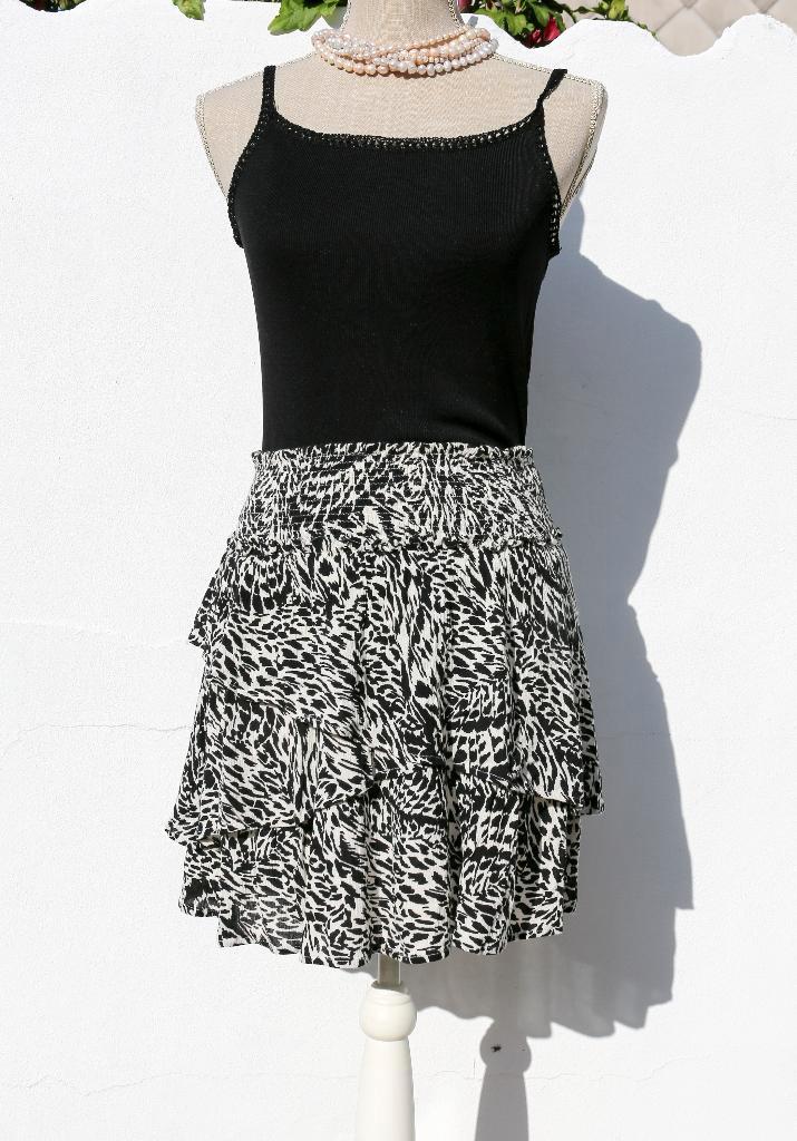 Mignonne jupe Vero Moda Taille S, Vêtements | Femmes, Jupes, Comme neuf, Taille 36 (S), Noir, Enlèvement ou Envoi