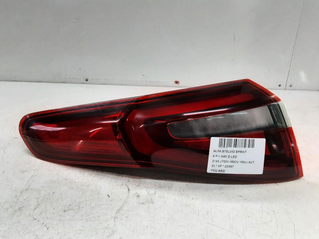 FEU ARRIÈRE GAUCHE Alfa Romeo Stelvio (949) (20800999), Mevr. I. Hauben, Utilisé, Alfa Romeo, Rue de l'Espoir 34 34
4030  GRIVEGNÉE, BE