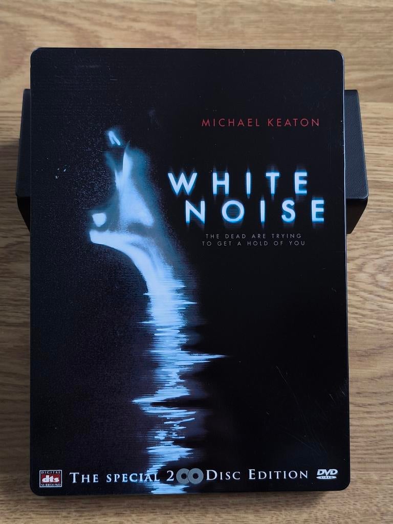 White noise steelbook dvd 2disc special edition - metal case, Cd's en Dvd's, Dvd's | Horror, Ophalen of Verzenden
