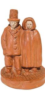 Terracottabeeld van ouder echtpaar., Ophalen of Verzenden
