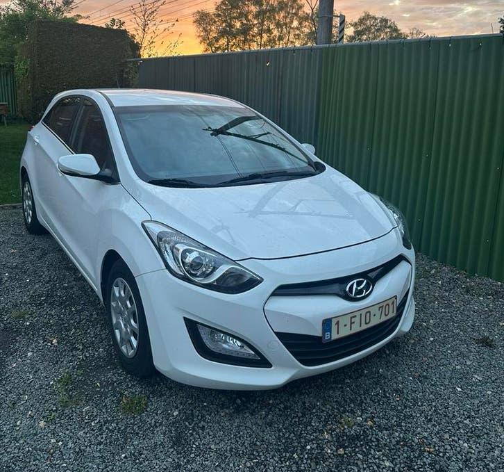 Hyundai i30 1.6 GDi style benzine, Autos, Hyundai, Euro 5, Achat, Carnet d'entretien, Noir