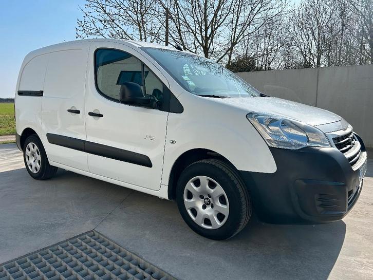 Peugeot Partner 71000km* Euro6b* Carplay* Airco* Garantie, Auto's, Bestelwagens en Lichte vracht, Bedrijf, ABS, Airbags, Airconditioning