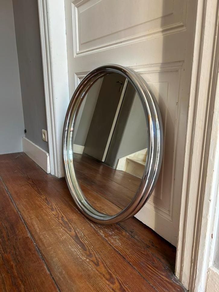 Vintage mid-century ronde spiegel met buisvormig chroom, Huis en Inrichting, Woonaccessoires | Spiegels, Zo goed als nieuw, 50 tot 75 cm