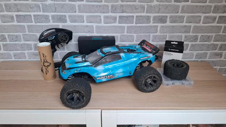 Traxxas Rustler 4x4 met accu's en lader, Hobby en Vrije tijd, Modelbouw | Radiografisch | Auto's, Gebruikt, Elektro, Schaal 1:10