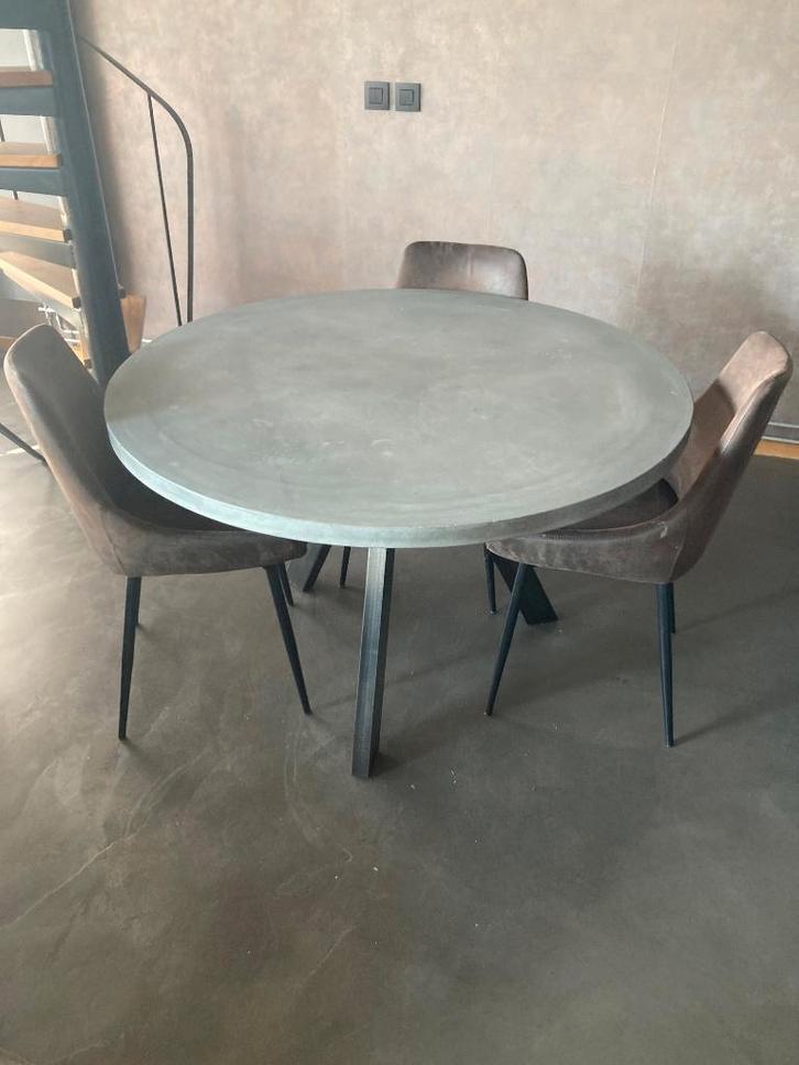 Table Ronde en Béton Ciré – Style Industriel, Antiquités & Art, Antiquités | Meubles | Tables, Enlèvement