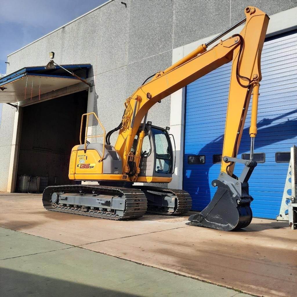 New Holland Kobelco E135SR, Articles professionnels, Machines & Construction | Grues & Excavatrices, Enlèvement, Excavatrice