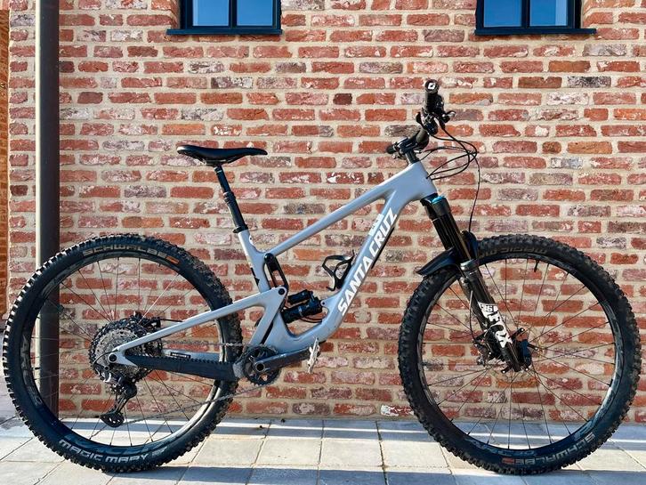 Enduro SANTA CRUZ Carbone 29 L / FOX 36/ SHIMANO XT, Vélos & Vélomoteurs, Vélos | VTT & Mountainbikes, Comme neuf, Hommes, Autres marques