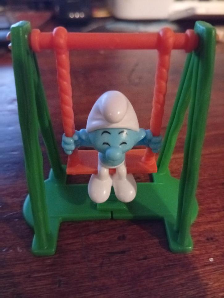 Schtroumpf en balançoire (Kinder surprise 2018)., Collections, Schtroumpfs, Neuf, Poupée, Figurine ou Peluche, Autres Schtroumpfs
