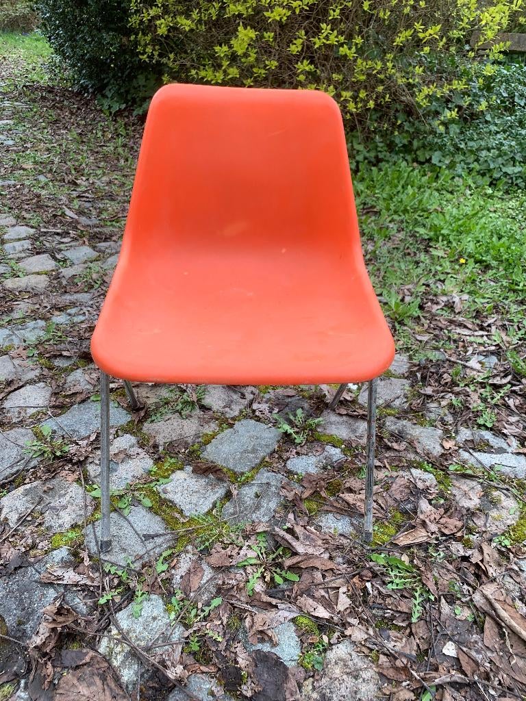 Chaise orange vintage Robin Day, Enlèvement