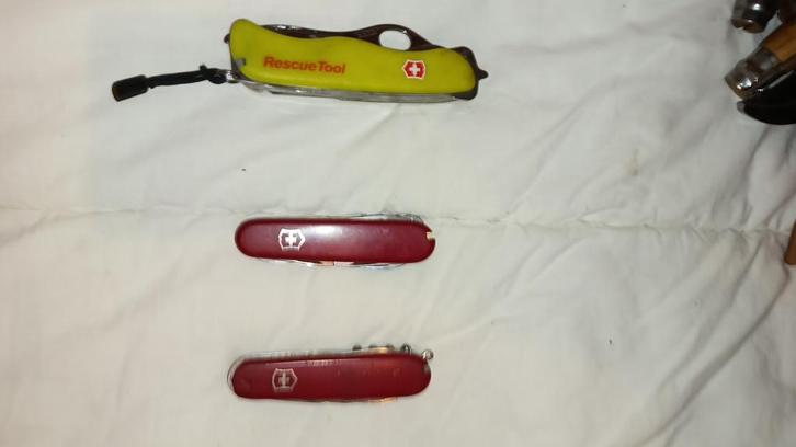 Couteaux suisse, Caravanes & Camping, Outils de camping, Enlèvement ou Envoi