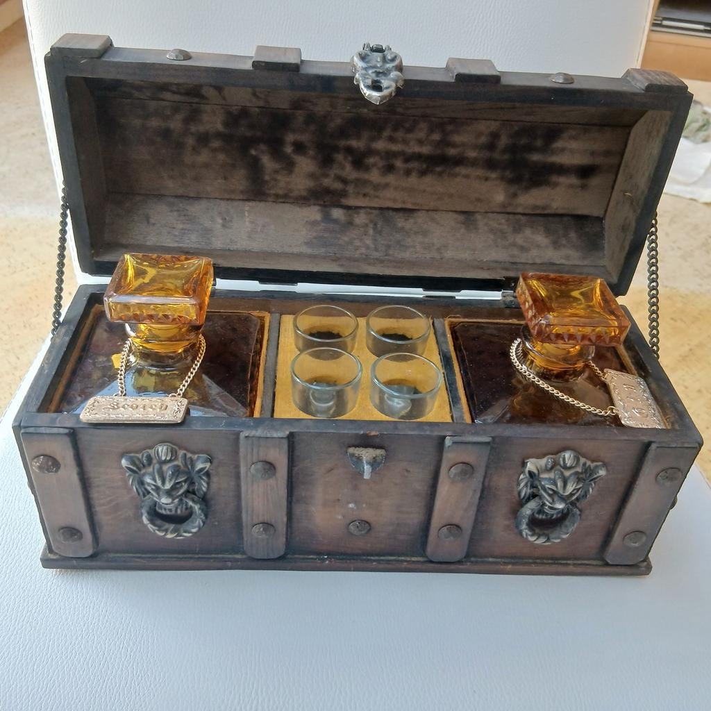 Kistje met 2 drankflessen, Ophalen of Verzenden