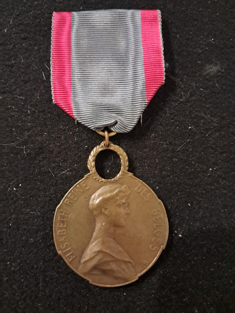 Medaille reine Elisabeth, Enlèvement ou Envoi, Autres, Ruban, Médaille ou Ailes